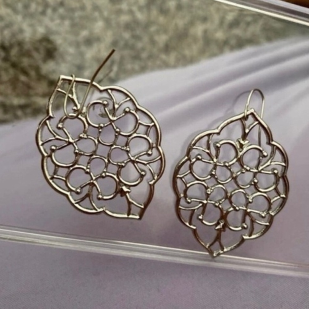 Silver-Tone Hollow Out Lightweight Drop Earrings Casual BRAND NEW